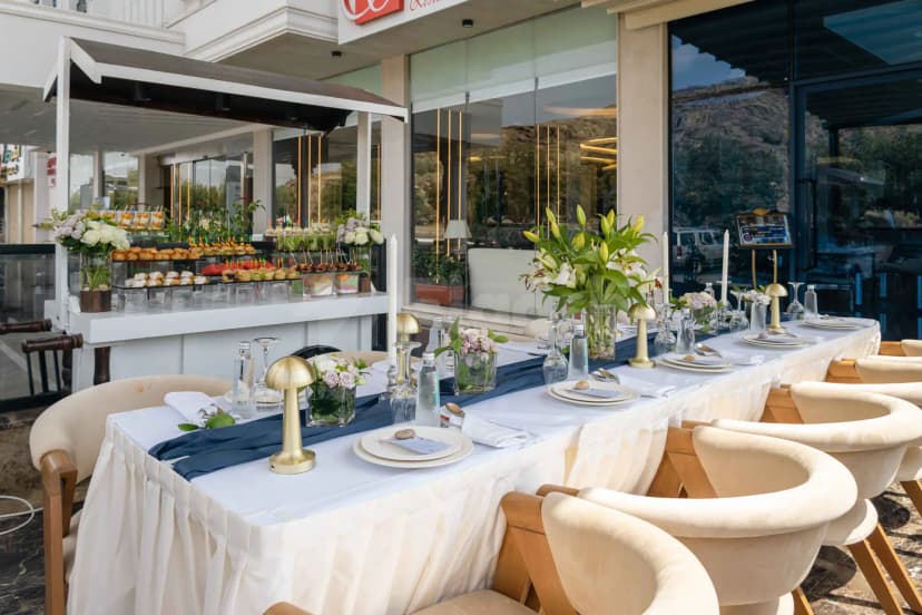 Long dining table at Swiss International Taif in Taif with gold mushroom-shaped lamps