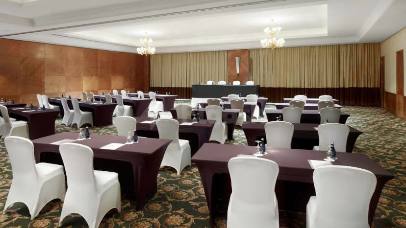 Meeting room at Le Meridien Al Khobar in Al Khobar with rectangular tables, white spandex chair covers