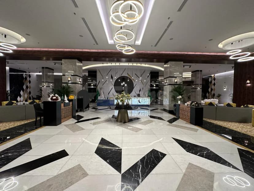 Entrance hall at Le Reve Hotel Taif in Taif with black and white geometric marble flooring