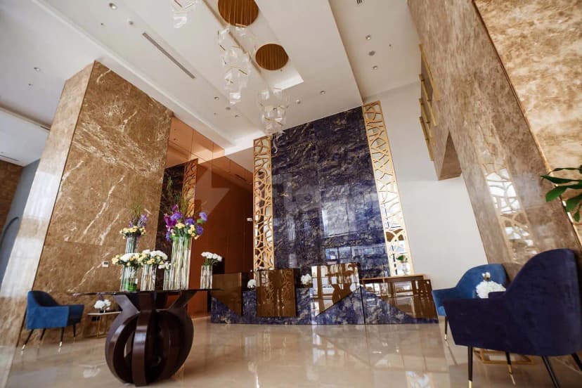 Entrance hall at Cantonal Hotel by Warwick in Riyadh with blue marble reception desk