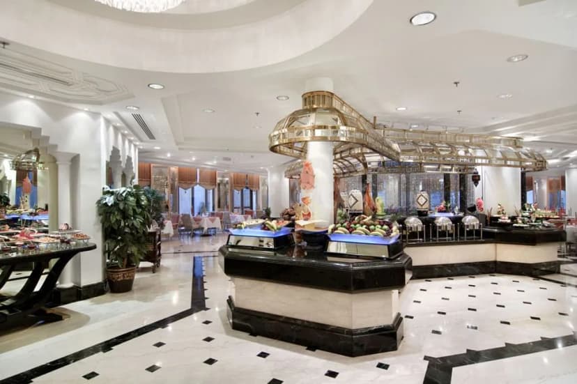 Restaurant at Makkah Towers Al Khalil in Makkah featuring a central buffet station with black marble countertop