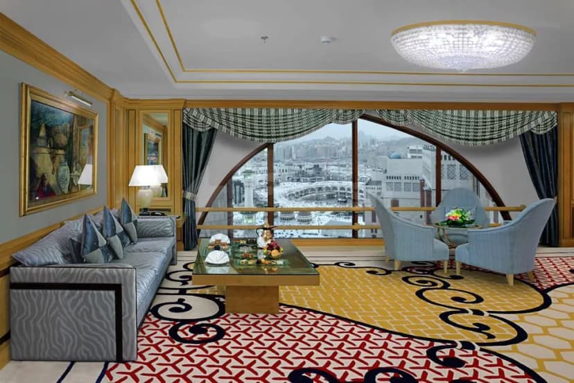 Meeting Room at Makkah Towers Al Khalil in Makkah featuring a large arched window with city view