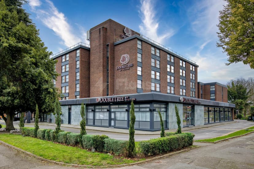 DoubleTree by Hilton London - Ealing — photo 1