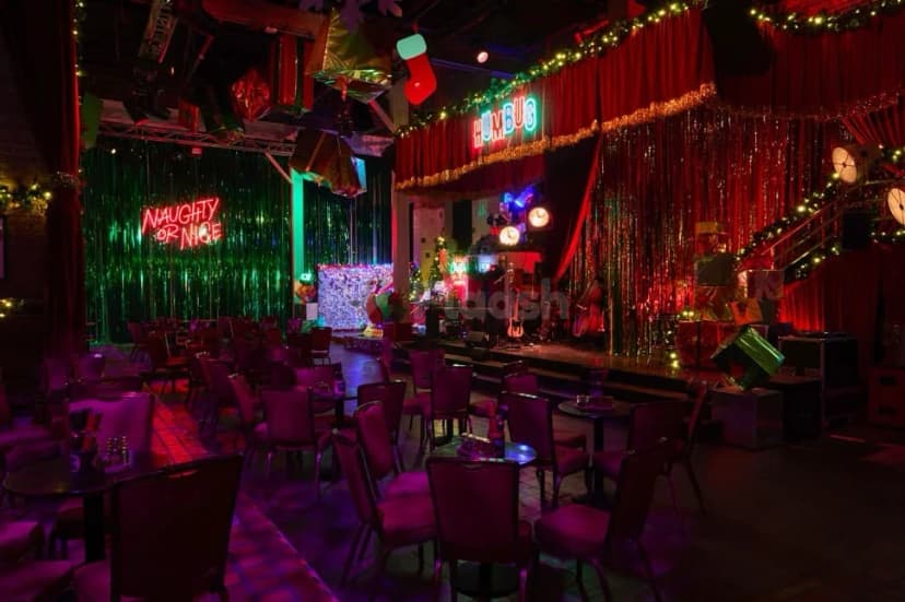 HUMBUG! Santa's Christmas Dive Bar Experience — photo 5