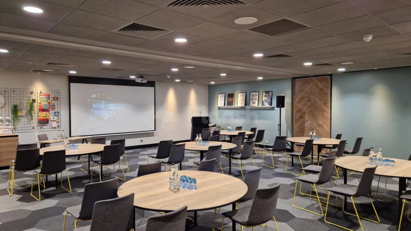 Novotel London Tower Bridge — photo 1