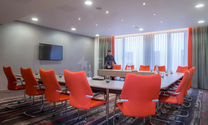 Clayton Hotel Chiswick — photo 1