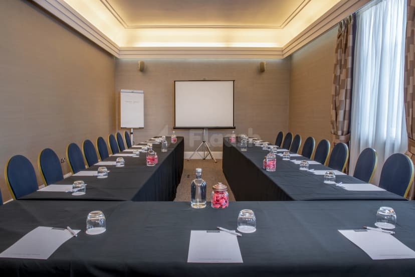 De Vere Grand Connaught Rooms — photo 1