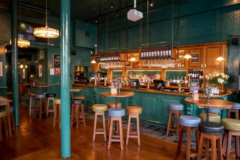 The Courtfield — photo 3