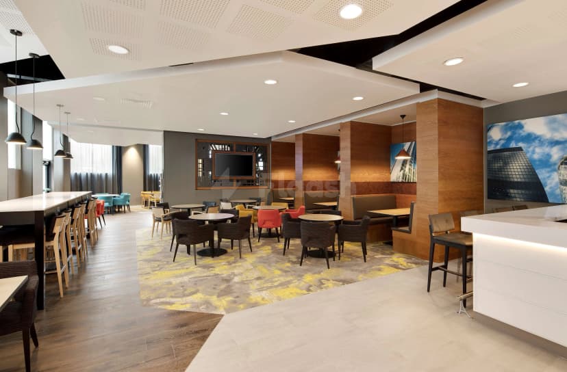 Hampton by Hilton London Excel — photo 4