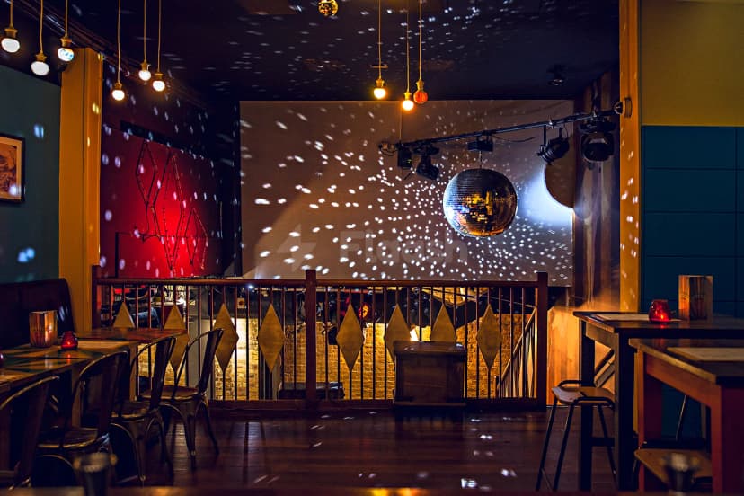Trapeze Bar — photo 4
