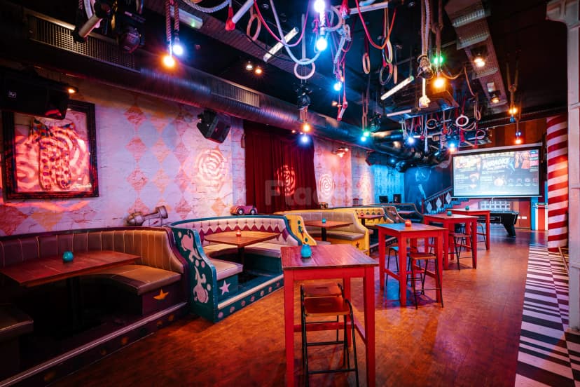 Trapeze Bar — photo 1