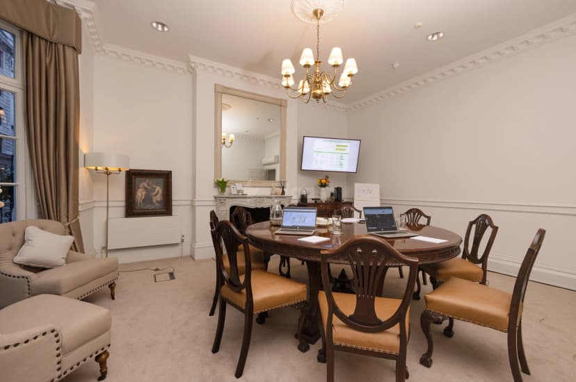 7 Stratton Street — photo 3