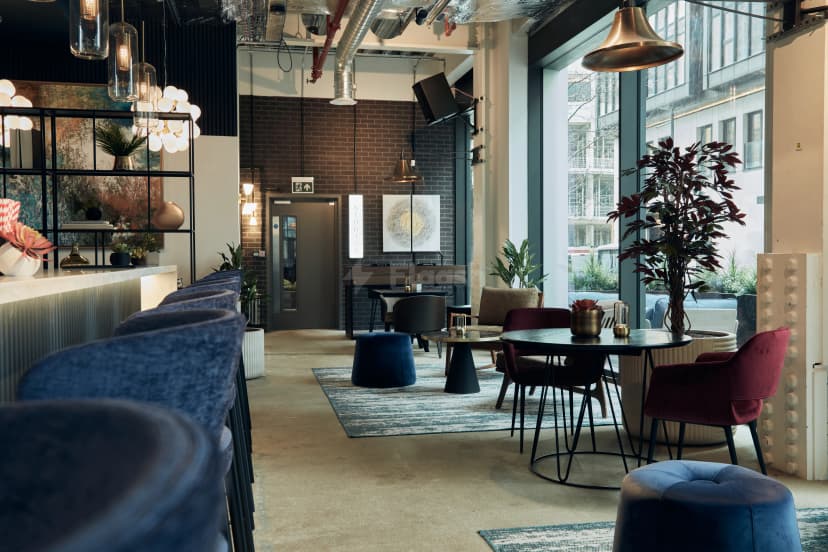 Qube East - Bar & Recording Studios — photo 4