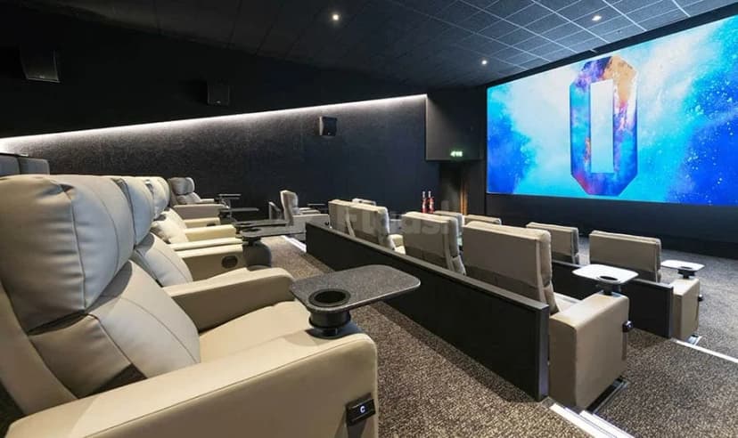 ODEON LUXE & DINE Islington — photo 1