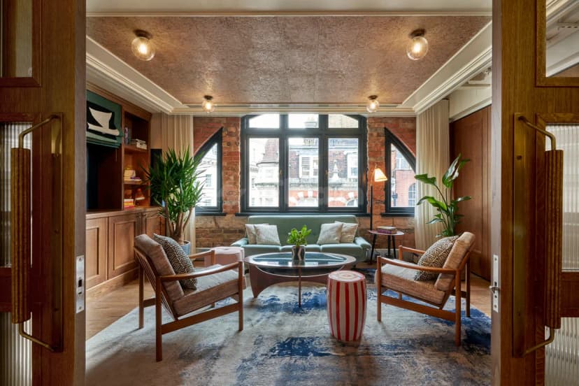 1 Warwick — photo 3