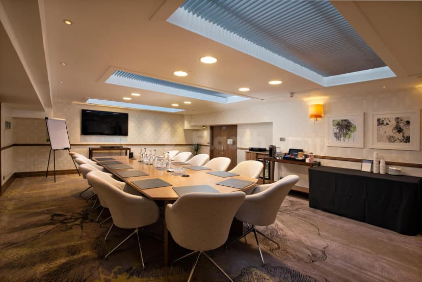 Hilton London Kensington — photo 1