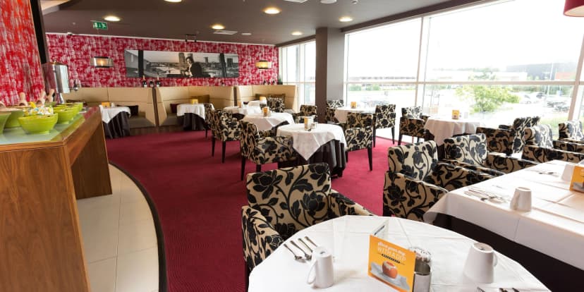 Holiday Inn Manchester - MediaCityUK — photo 1
