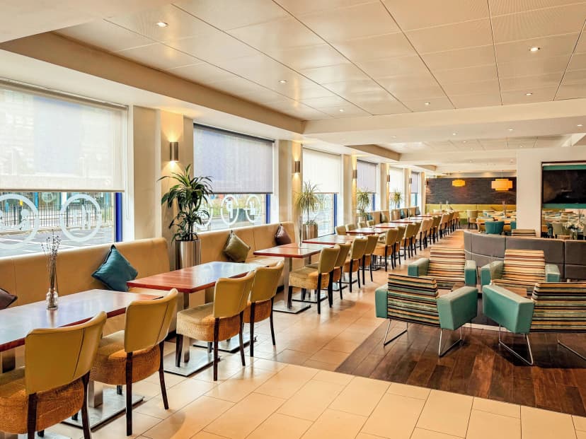 Holiday Inn Express London - Stratford — photo 3