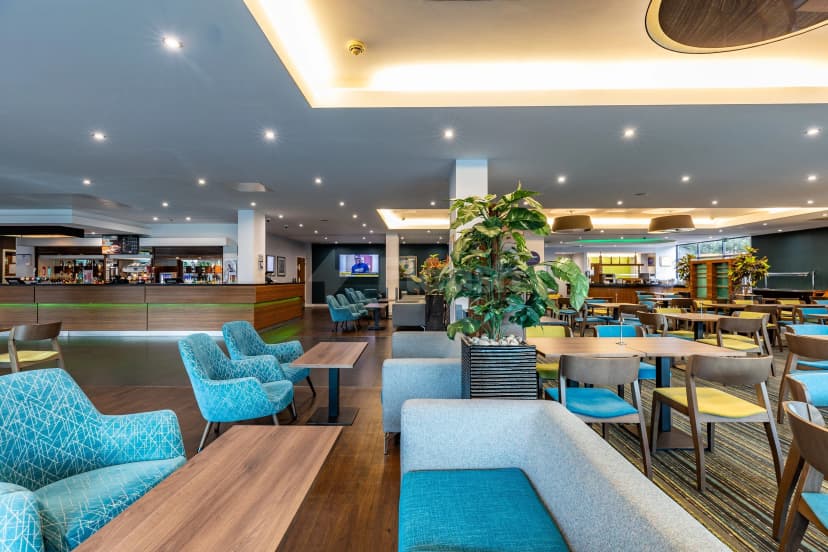 Holiday Inn Express London - Heathrow T5 — photo 4