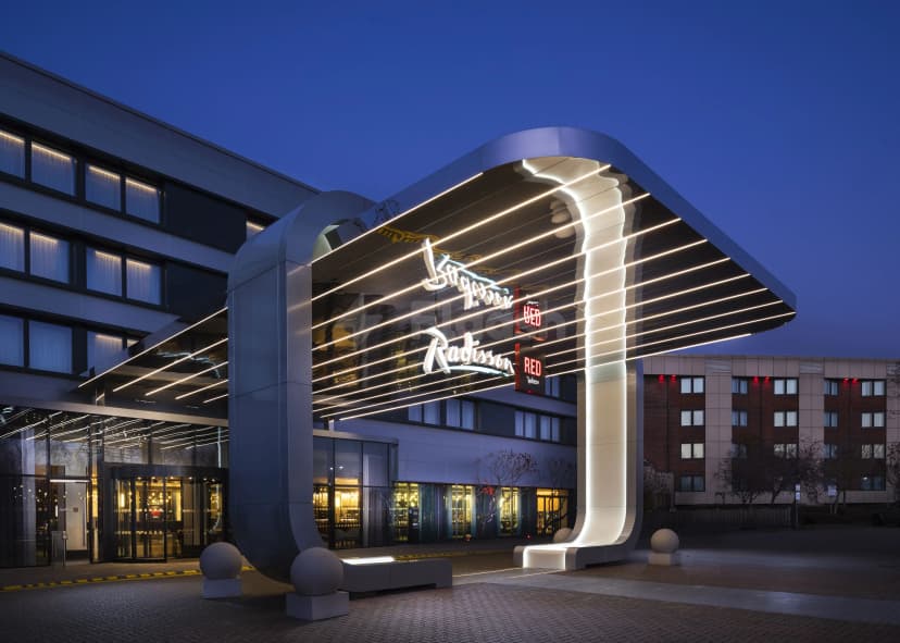 Radisson RED and Radisson Hotel and Conference Centre London Heathrow — photo 1