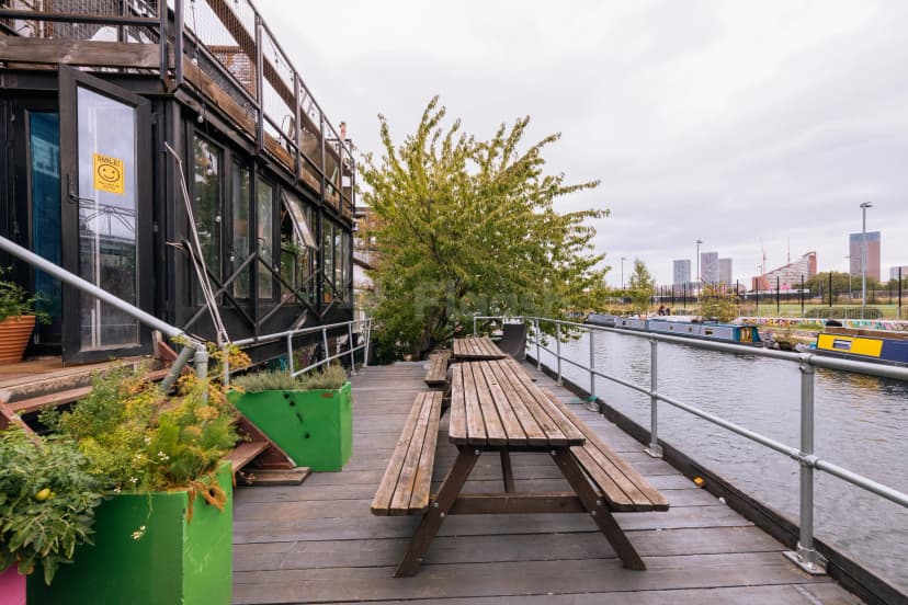 Vittoria Wharf Studio — photo 5