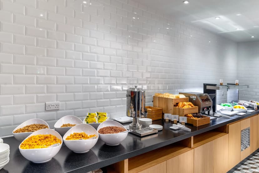 Holiday Inn Express London Heathrow T4 — photo 5