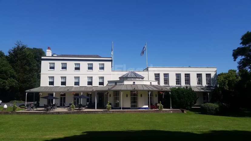 Mercure Thurrock Stifford Hall Hotel — photo 1