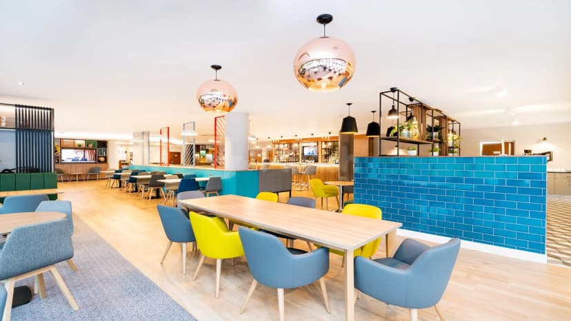 Holiday Inn London - Luton Airport — photo 2