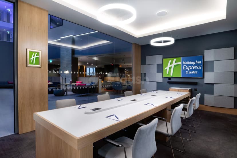Holiday Inn Express London Heathrow T4 — photo 3