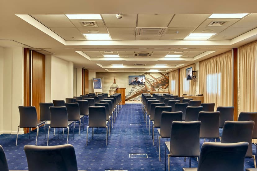 Holiday Inn Express London - Stratford — photo 2