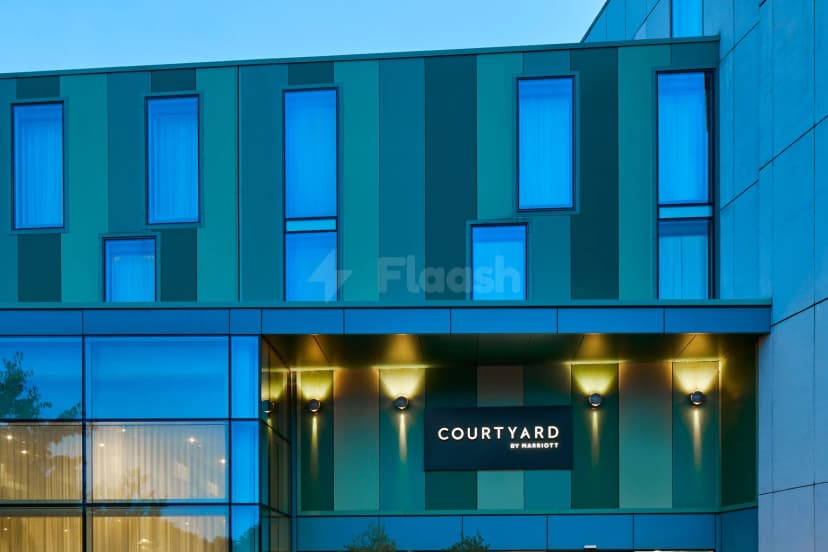Courtyard by Marriott London Gatwick Airport — photo 1