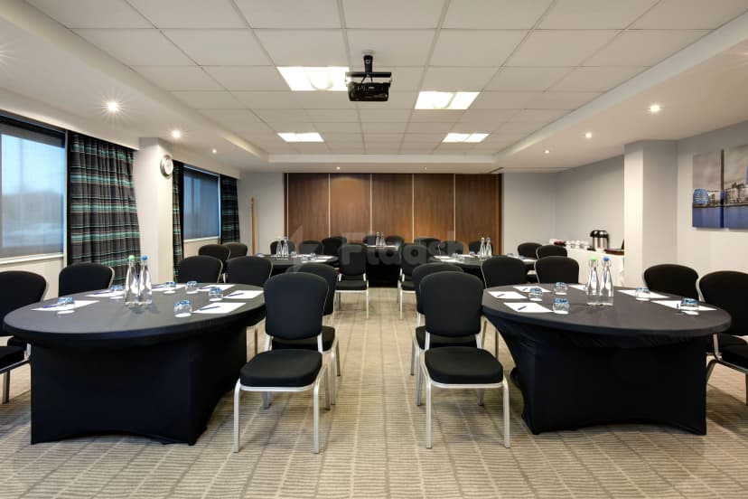 Holiday Inn Express London - Heathrow T5 — photo 1