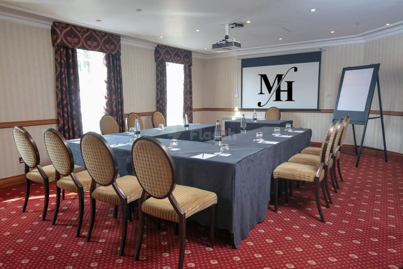 Best Western Plus Manor Hotel — photo 3