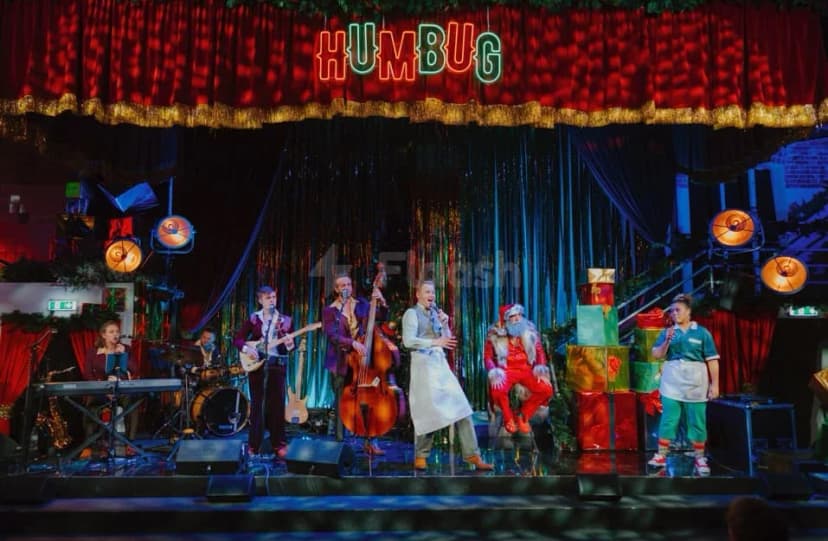 HUMBUG! Santa's Christmas Dive Bar Experience — photo 3