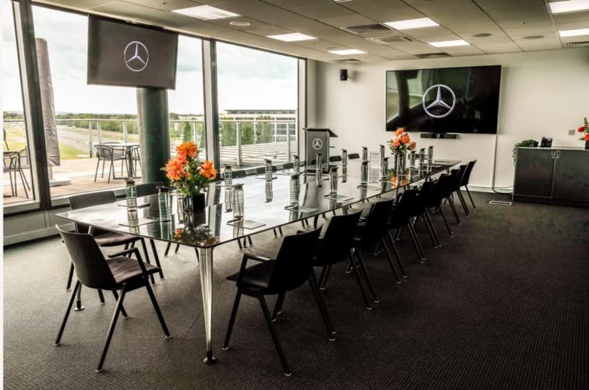 Mercedes-Benz World — photo 3