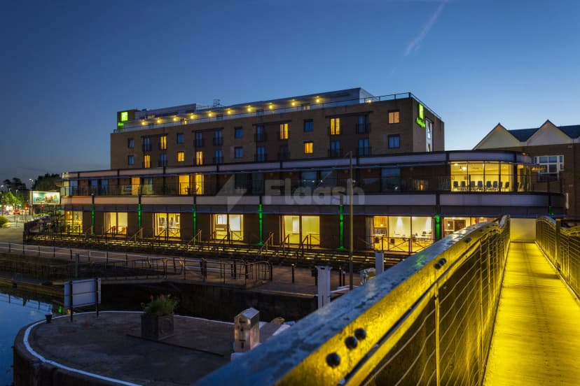 Holiday Inn London-Brentford Lock — photo 1
