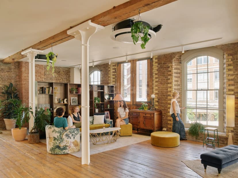 Menier Lounge — photo 3