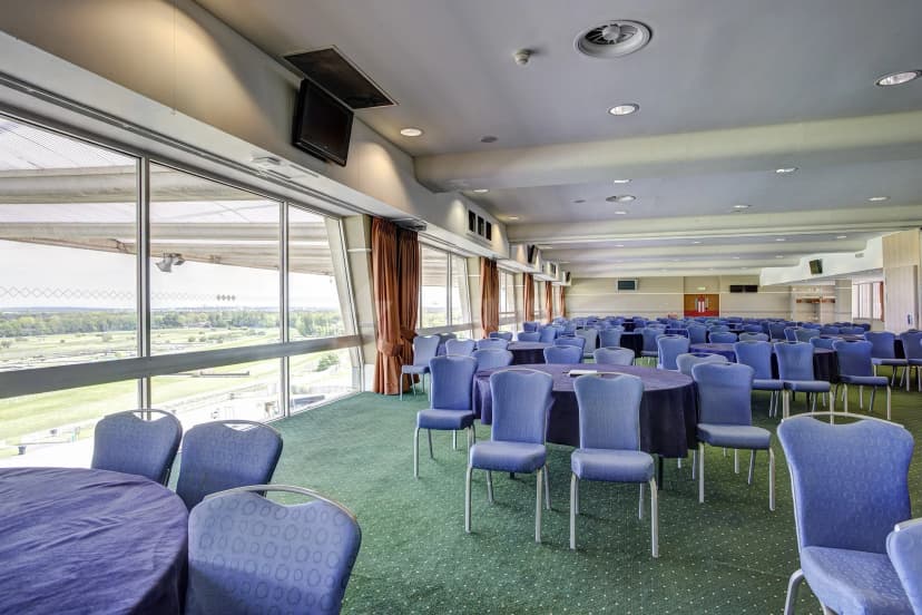 Sandown Park Racecourse — photo 1