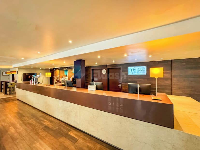 Holiday Inn Express London - Stratford — photo 1