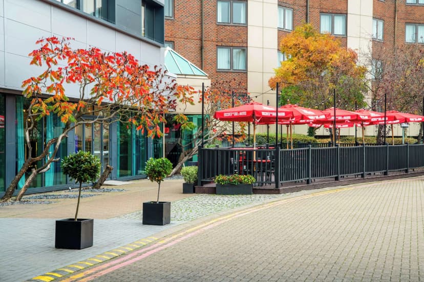 Radisson RED and Radisson Hotel and Conference Centre London Heathrow — photo 4