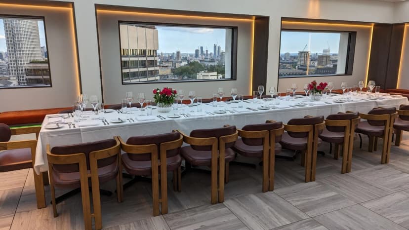 Met Lounge — photo 1