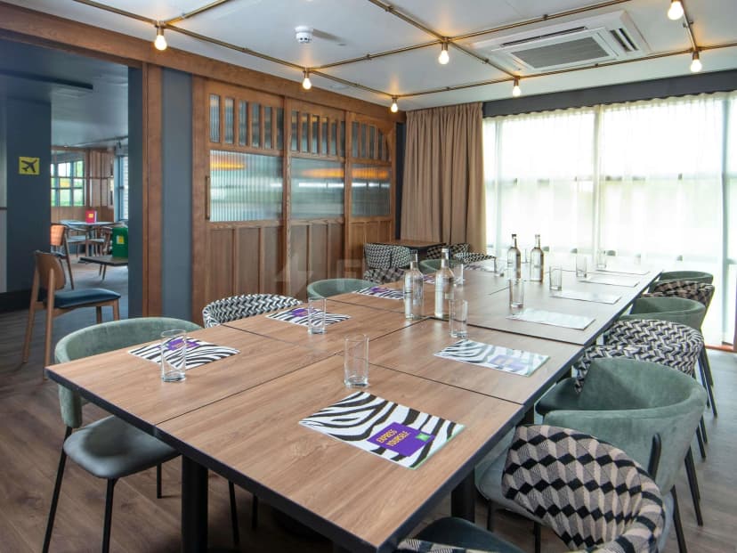 Hotel Ibis Styles London Gatwick Airport — photo 3