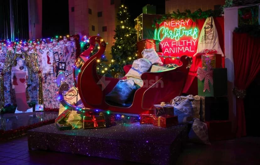 HUMBUG! Santa's Christmas Dive Bar Experience — photo 1