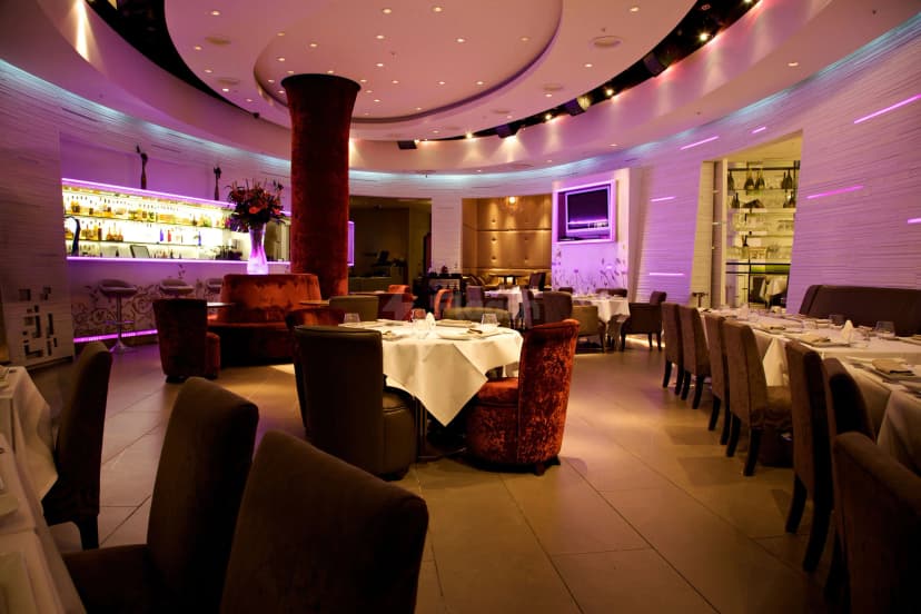 Eaton Square Bar — photo 3