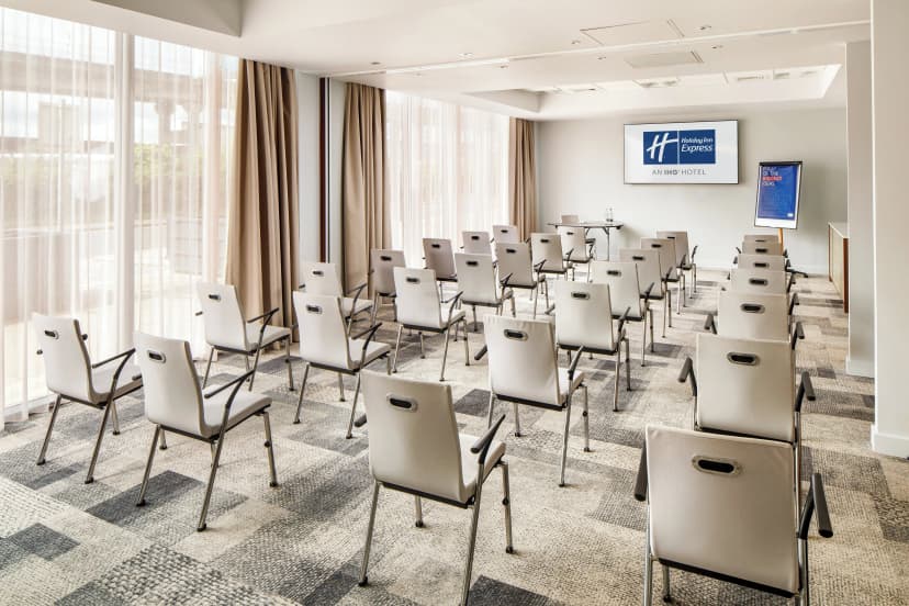 Holiday Inn Express London - Excel — photo 3