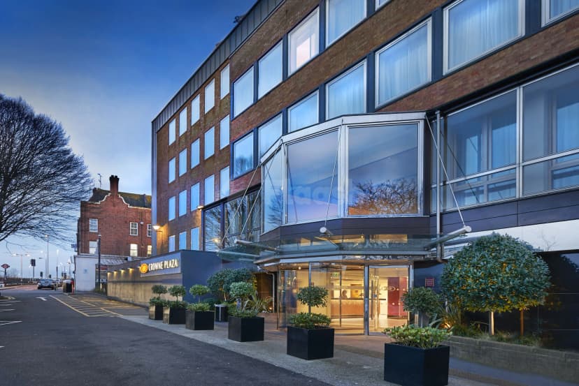 Crowne Plaza London Ealing — photo 1