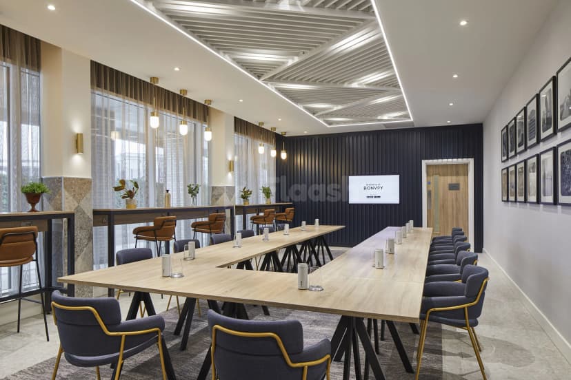 Courtyard by Marriott London City Airport — photo 3