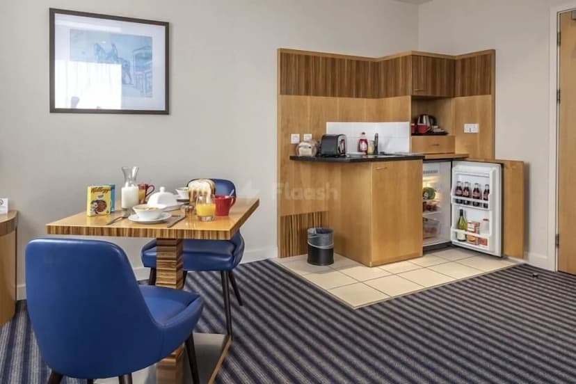 Ramada Hotel & Suites by Wyndham Coventry — photo 5
