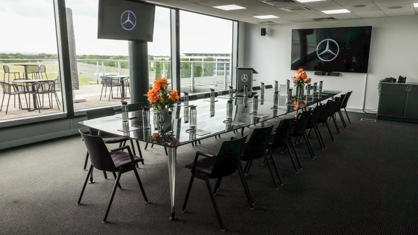 Mercedes-Benz World — photo 1