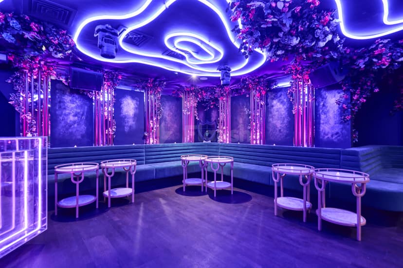 Selene London — photo 1